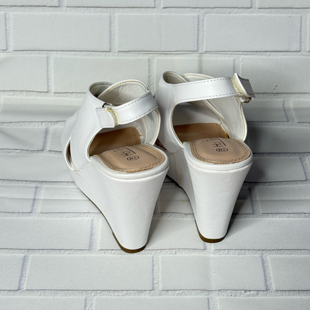 Hot Tomato White Women's Sandals - Picture 3 of 8